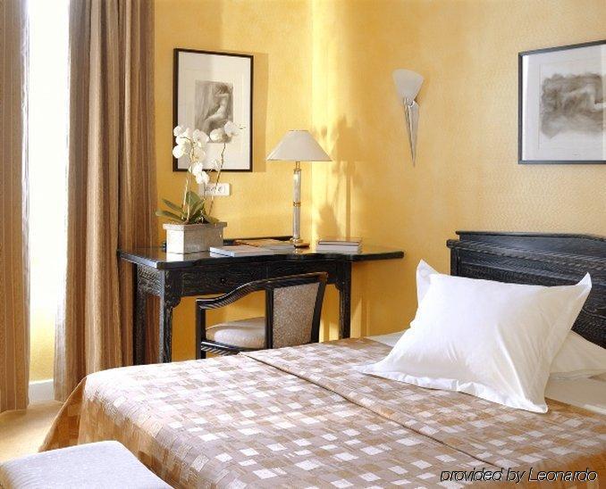 Hotel Restaurant Napoleon Фонтенбло Номер фото