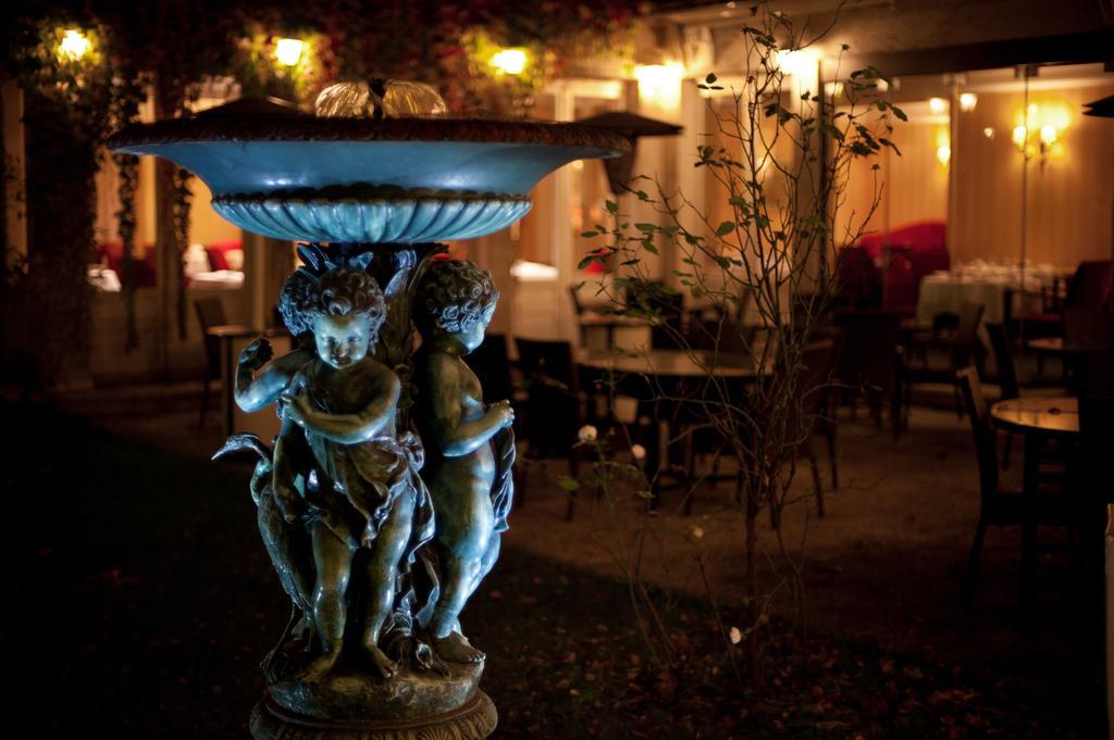 Hotel Restaurant Napoleon Фонтенбло Экстерьер фото